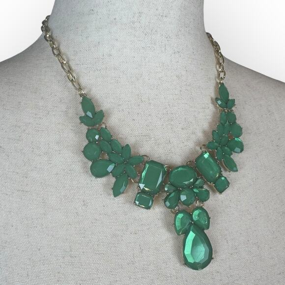 Green Statement Bib Necklace - Picture 4 of 5